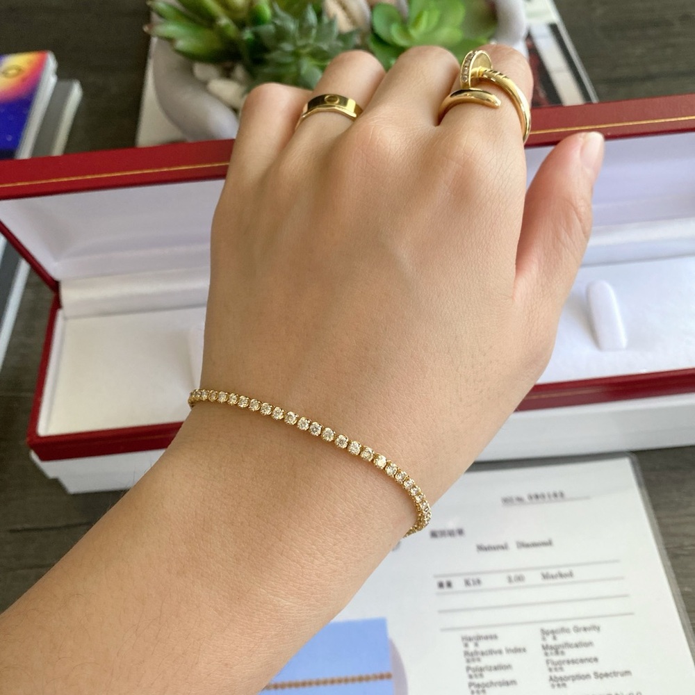 Elegant 18K Tennis Bracelet with 2Carat brilliant Diamonds